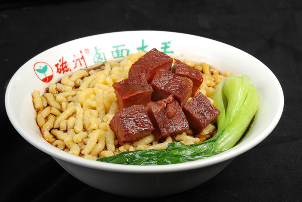  p>磁州卤面又称拽面,是我国冀南磁州一带民间风味小吃. /p>