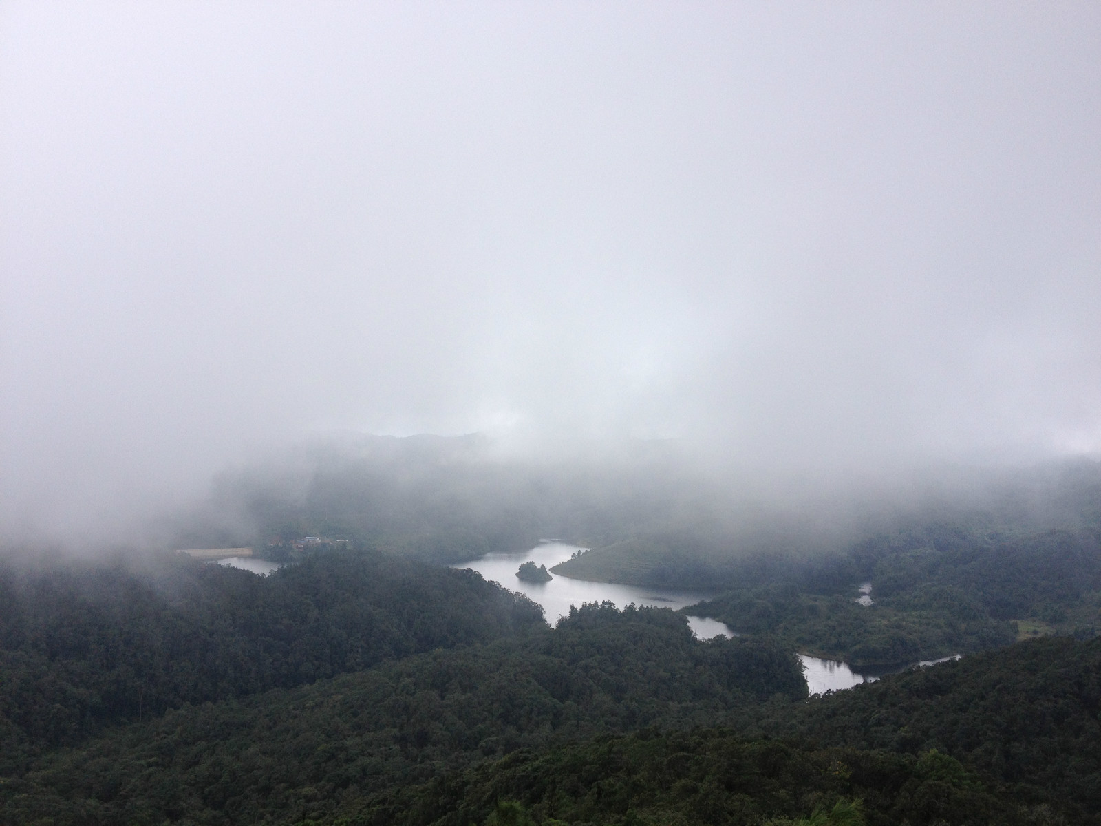 景东杜鹃湖,原名徐家坝水库,位于景东县城