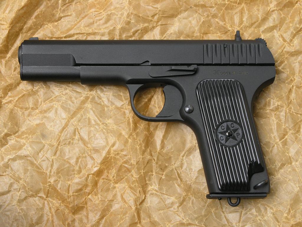  p>tt-33手枪是苏联著名枪械设计师费约道尔·巴基雷必基·托卡列夫于