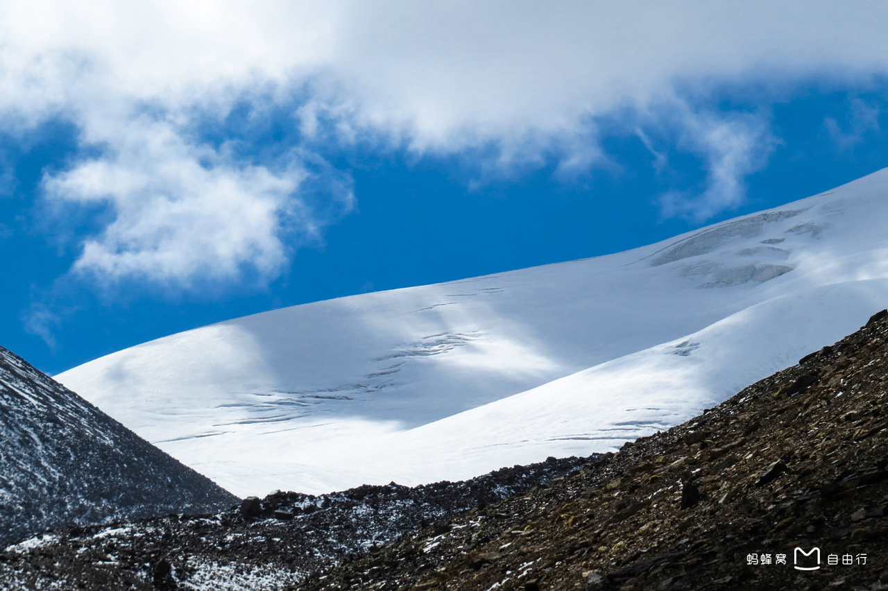  p>七一冰川位于甘肃省 a target="_blank" href="/item/嘉峪关市