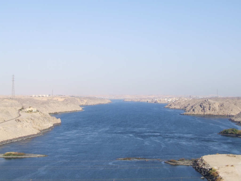  p>阿斯旺水坝位于 a href="#" data-lemmaid="158267">埃及 /a>境内