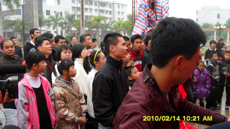 鮀莲街道接壤,南,西南临榕江出海口与汕头市潮阳区西胪镇,关埠镇相望