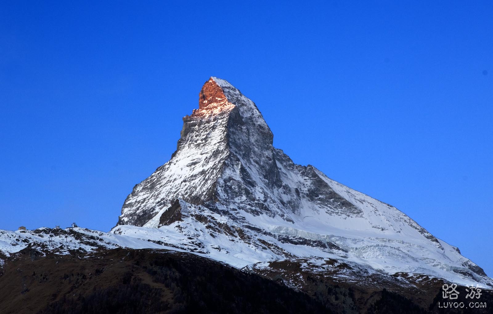  p> b>冰碛阶地 /b> 冰川谷底的冰碛物,经间冰期或冰后期河流下切形成