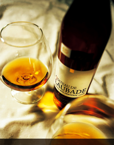  /a>引进加拿大冰酒生产工艺,并采用加拿大酿制冰酒的名种葡萄vidal