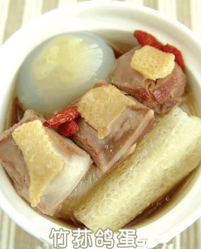 竹荪鸽蛋羹