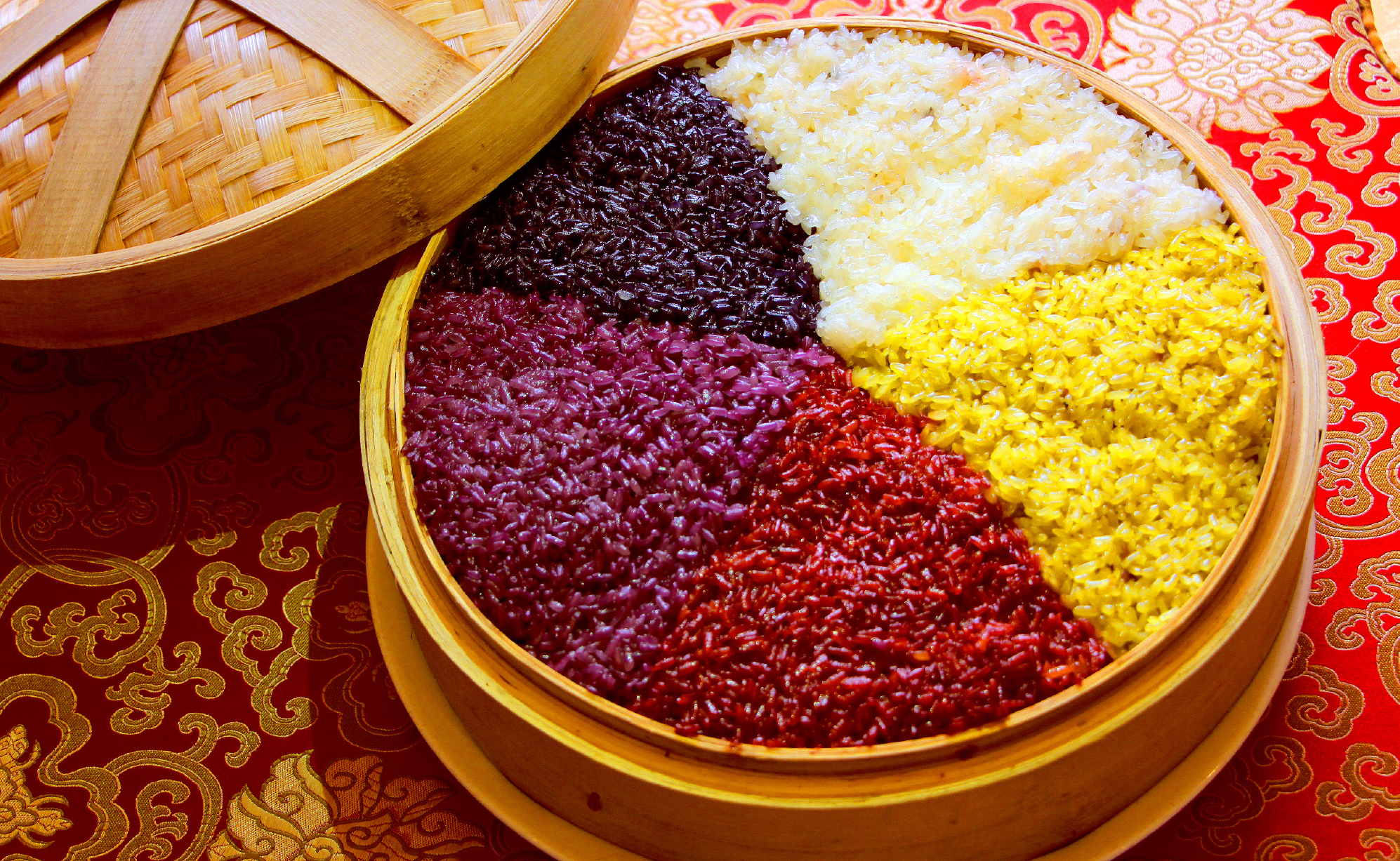  p>五色糯米饭是 a target="_blank" href="/item/布依族/152623"