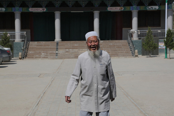  p>拜富贵,男回族,出生于1941年(民国30年),宁夏西吉县人,宁夏回族