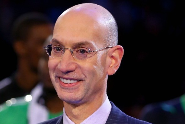  p>亚当·萧华,于1962年出生在美国 a href="#" data-lemmaid="6230">