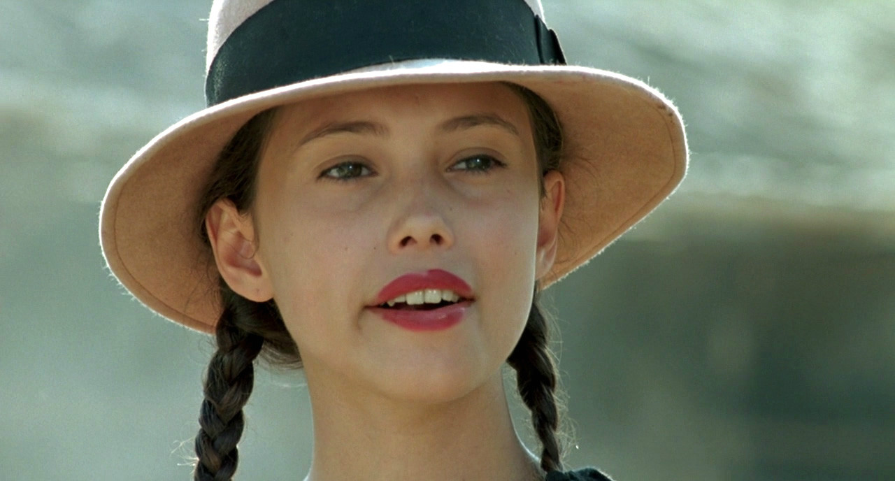  p>《情人》是由让·雅克·阿诺执导, a href="#" data-lemmaid="