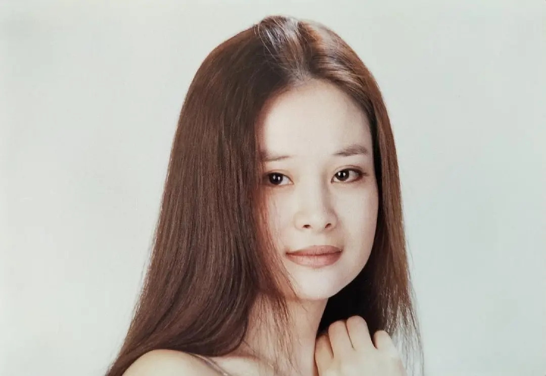  /a>人,出生于1974年,毕业于内蒙艺术学院表演系,中国内地女演员, a