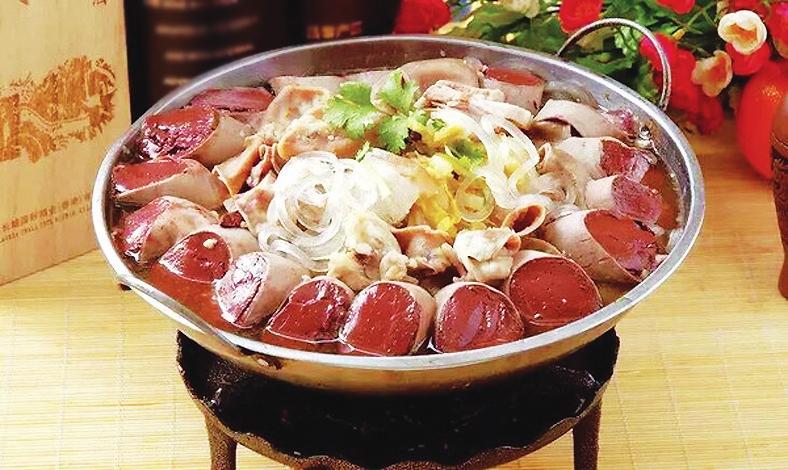  p>白肉酸菜血肠是 a href="#" data-lemmaid="124159">满族 /a>传统