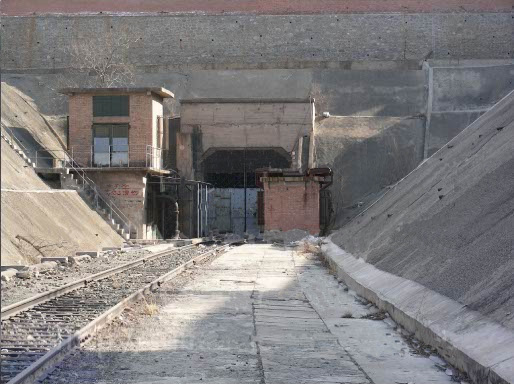  p>高井站,是 a target="_blank" href="/item/北京地铁1号线/7646800