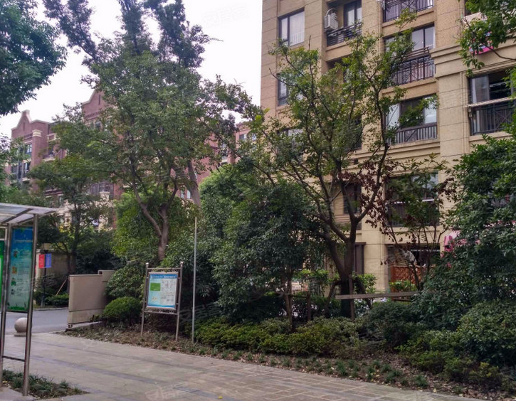  p>绿地凯旋宫(公寓)位于上海市松江松江老城,由 a target="_blank"