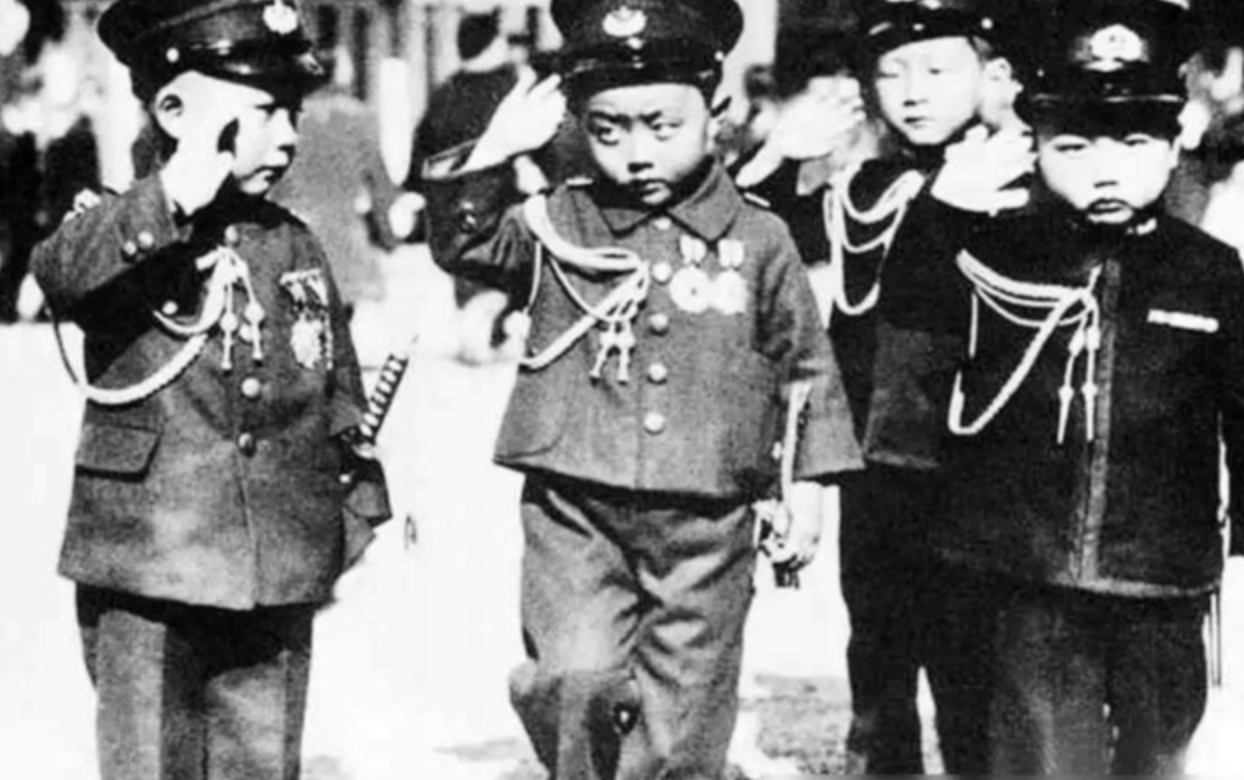 日本最鼎盛时有多少部队？近千万人，8个日本人有一个当兵_百科TA说