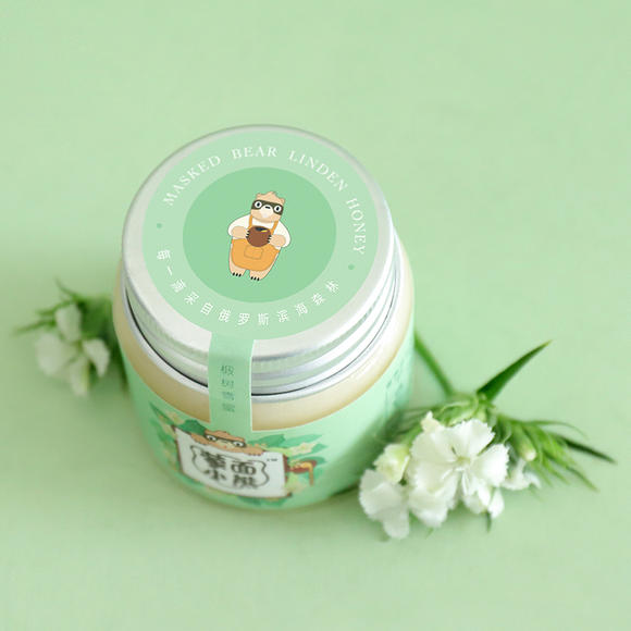  p>蒙面小熊是一款蜂蜜品牌,蜜源地采自俄罗斯,蒙面小熊品牌是基于新