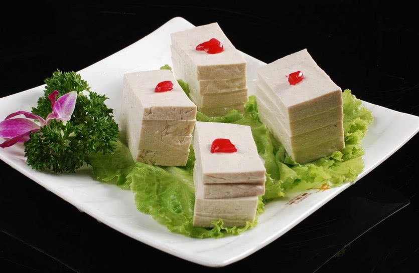 豆腐不仅是味美的食品,它还具有养生保健的作用.