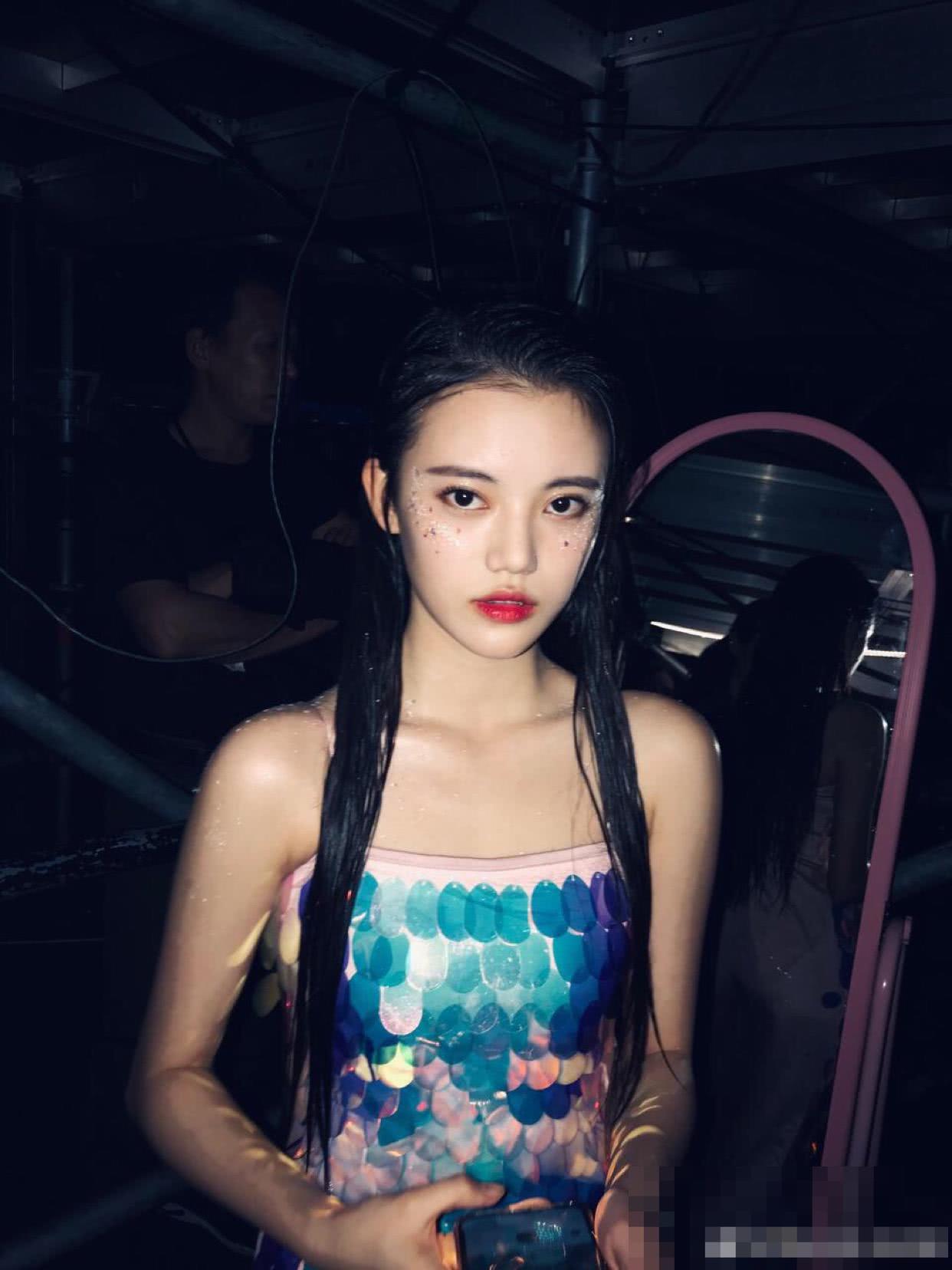 孙珍妮化身绝美人鱼，被赞是小仙女惊艳无数网友_百科TA说