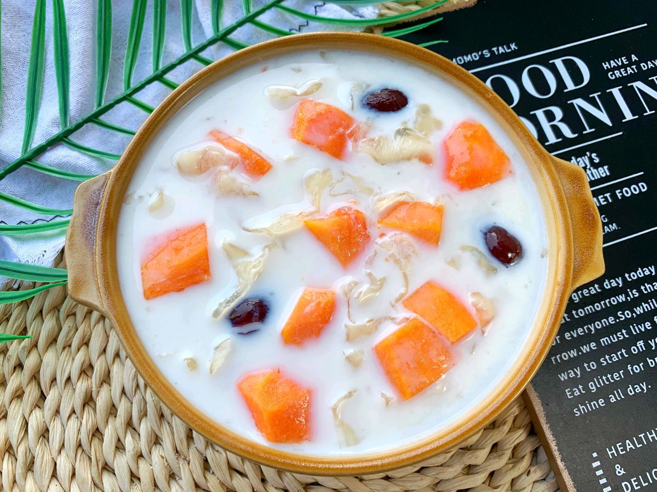 木瓜银耳炖牛奶