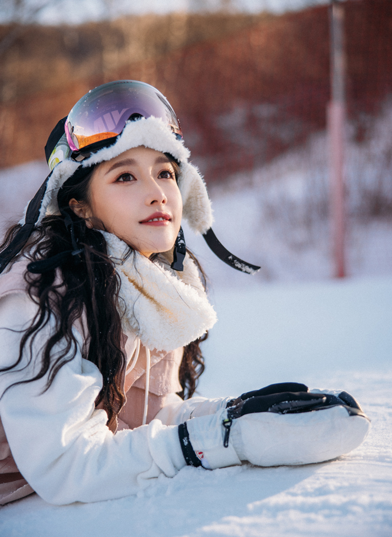  p data-id="gocmgr2qvt">姜贞羽,原名刘垚昕,1996年12月30日出生于