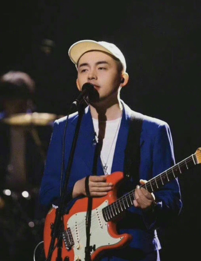  p data-id="gnbwmfnkze">卓越,男,是 a target="_blank" href="/item