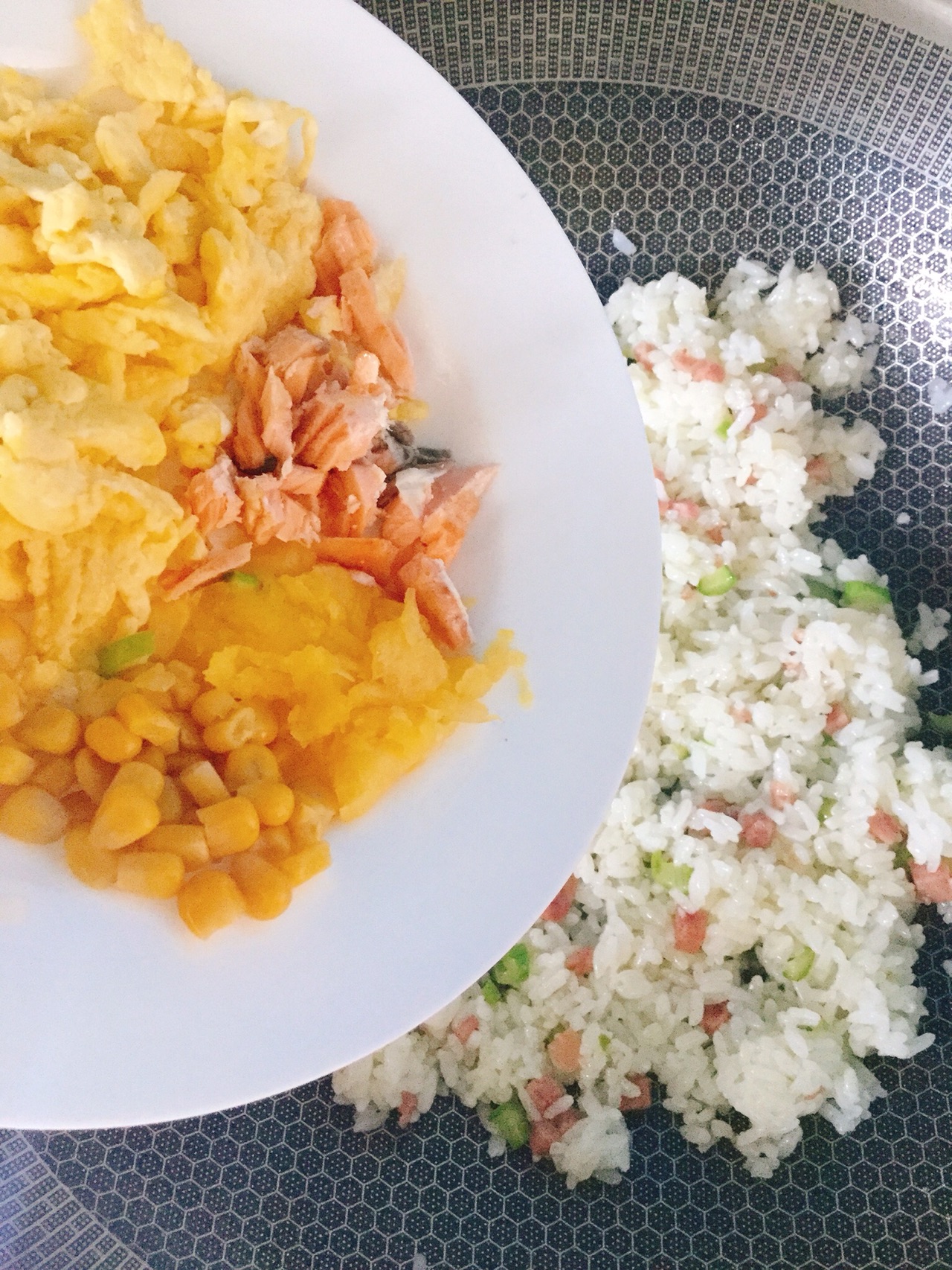 菠萝三文鱼盘菜