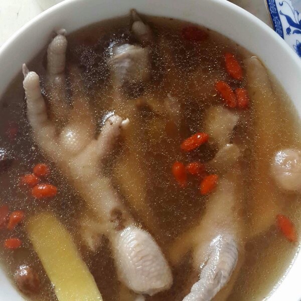 当归枸杞鸡爪汤