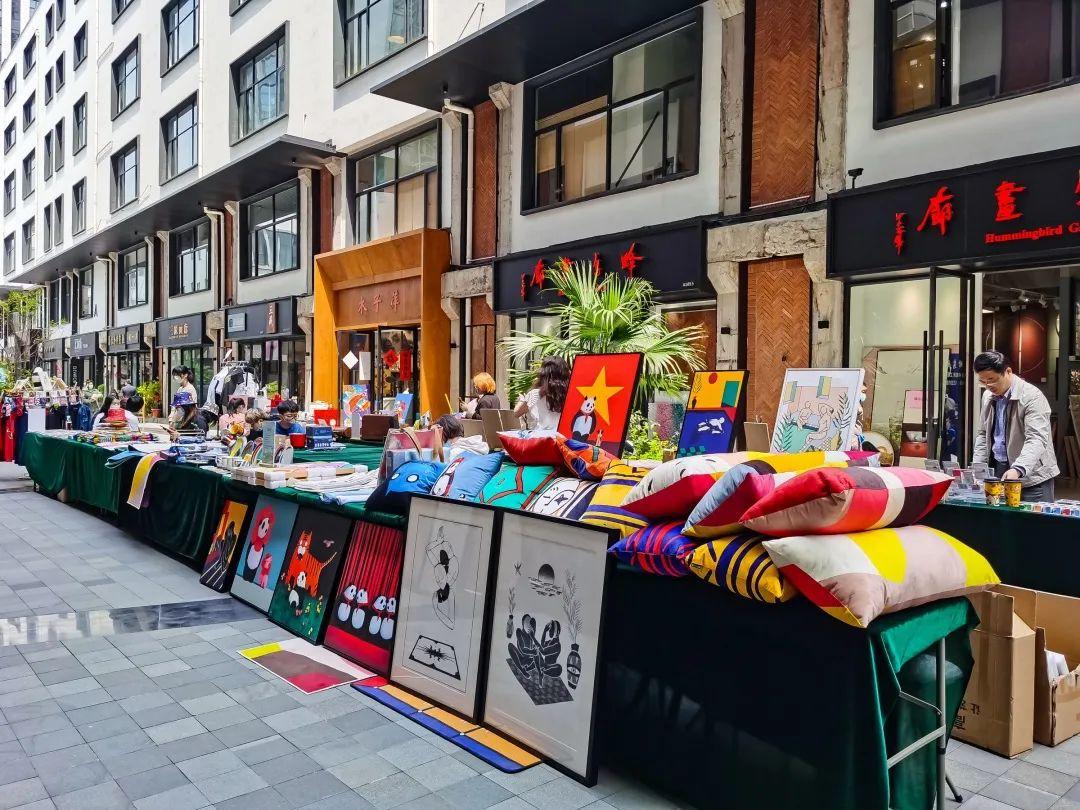  p>画家街在徐汇区文定路212号(近裕德路),专门销售各类绘画用品. /p>