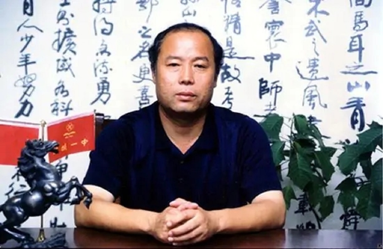  p data-id="gn8l4r90zu">李宪阳,山东省优秀教师,诸城一中校长,从教