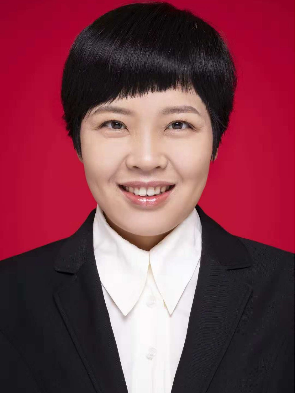 黄芳