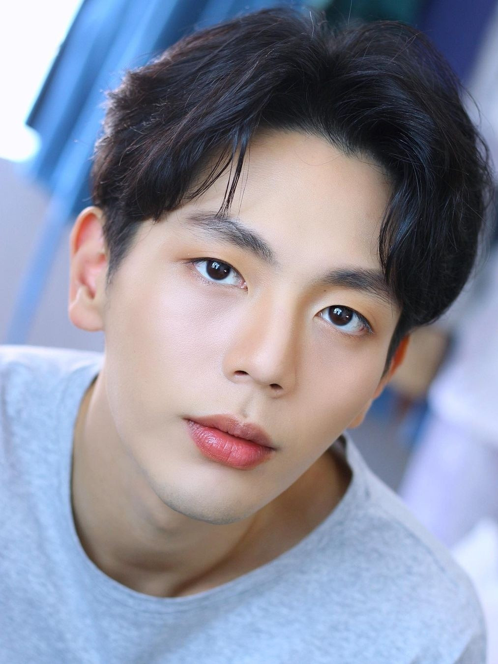 1994年12月4日出生于泰国,泰国男演员 sup data-ctrid="2tdggy6vgmf">