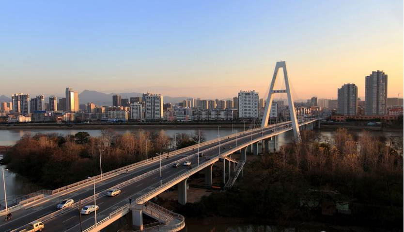  p>飞龙大桥(feilong bridge),是中国江西省赣州市境内过江通道,位于