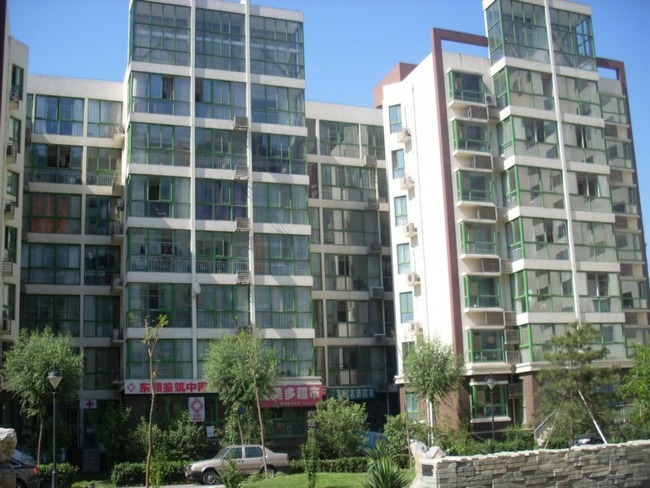 入住小区,周边基本都是生活居住区,东邻美然动力,南邻福怡苑,金福家园