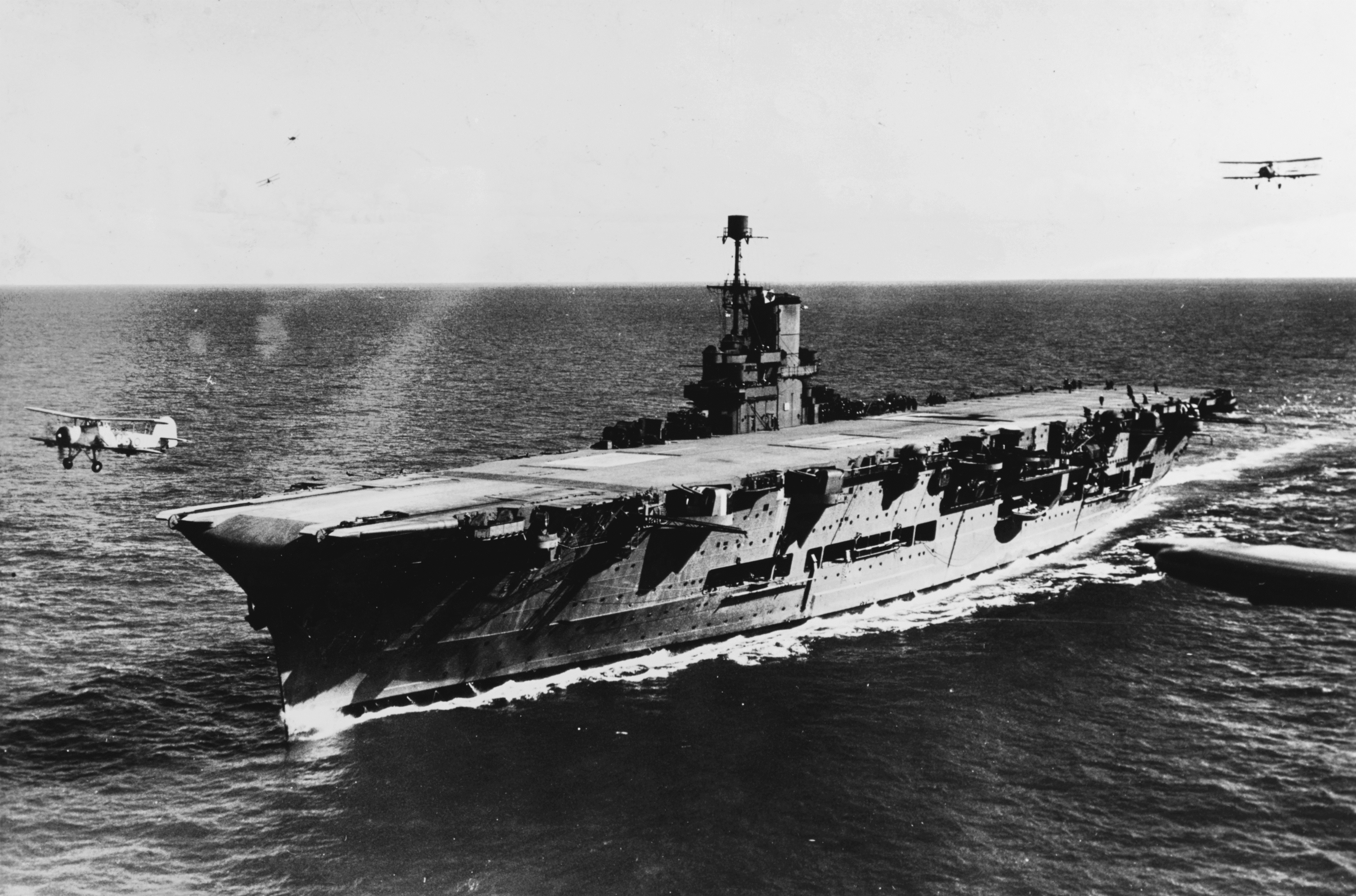 p data-id="go01h1z0qy">皇家方舟号航空母舰(英文:hms ark royal ii