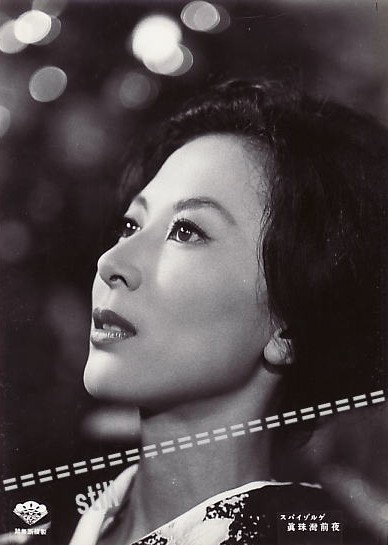 日本影视女演员. /p> p>1951年,出演了电影处女作《我们快乐的一家》.