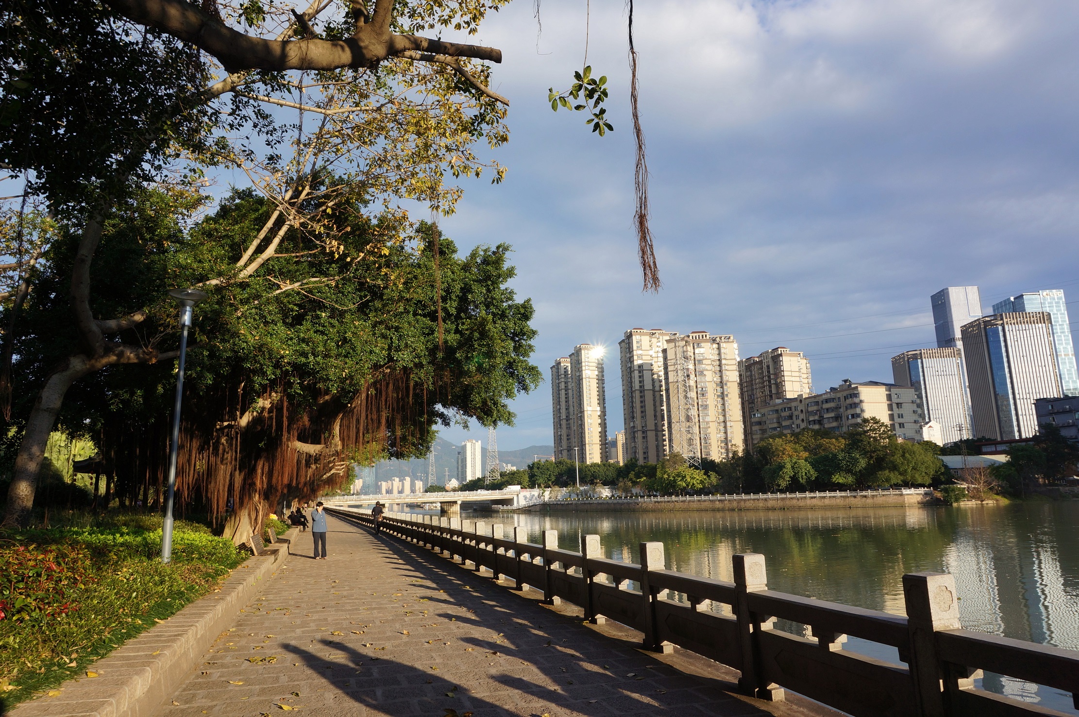  p>福州市光明港公园于1998年建成,位于福建省福州市晋安区长乐南路58