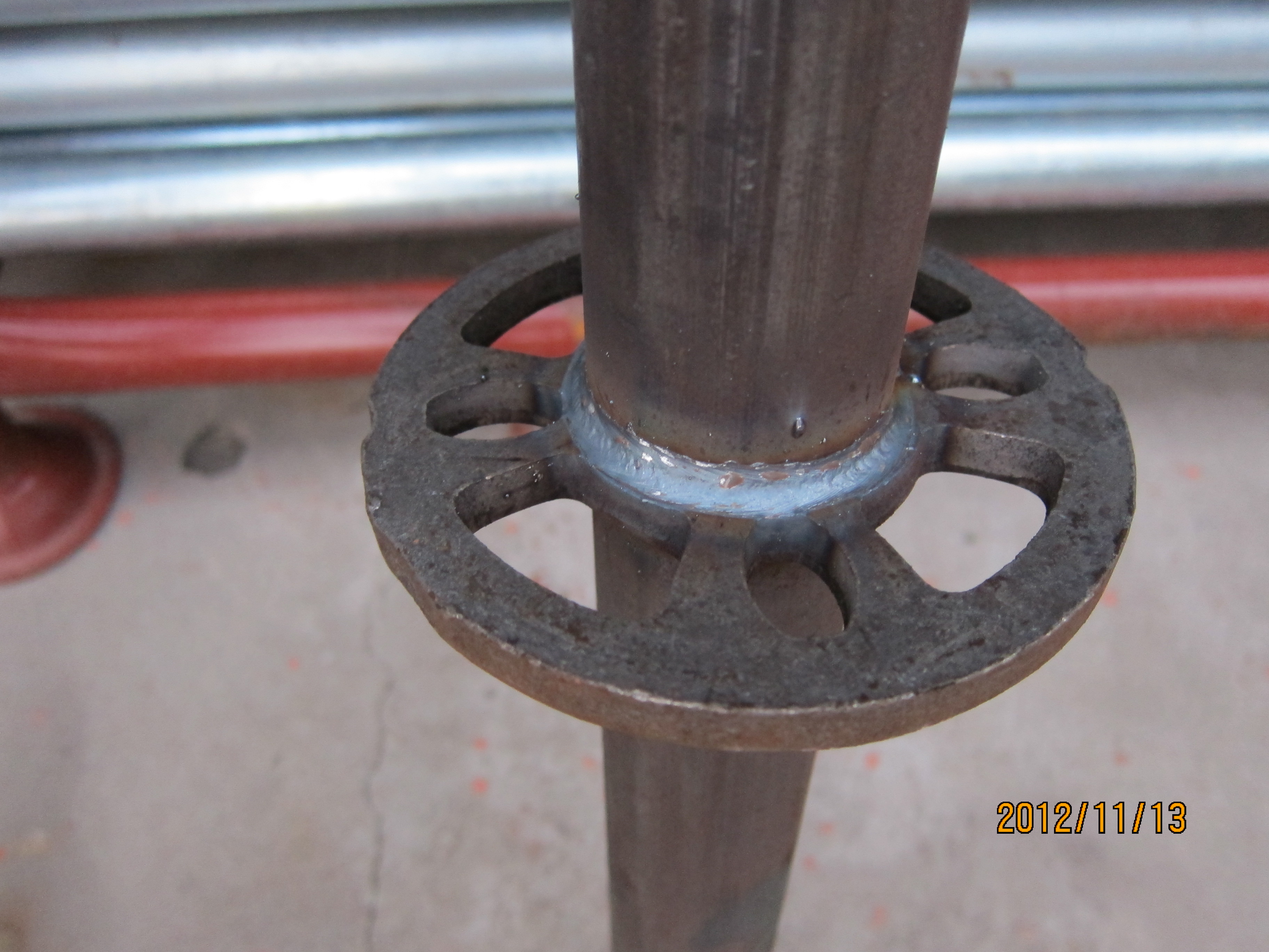  p>圆盘式脚手架是一种新型脚手架,该产品于上世纪八十年代从欧洲引进