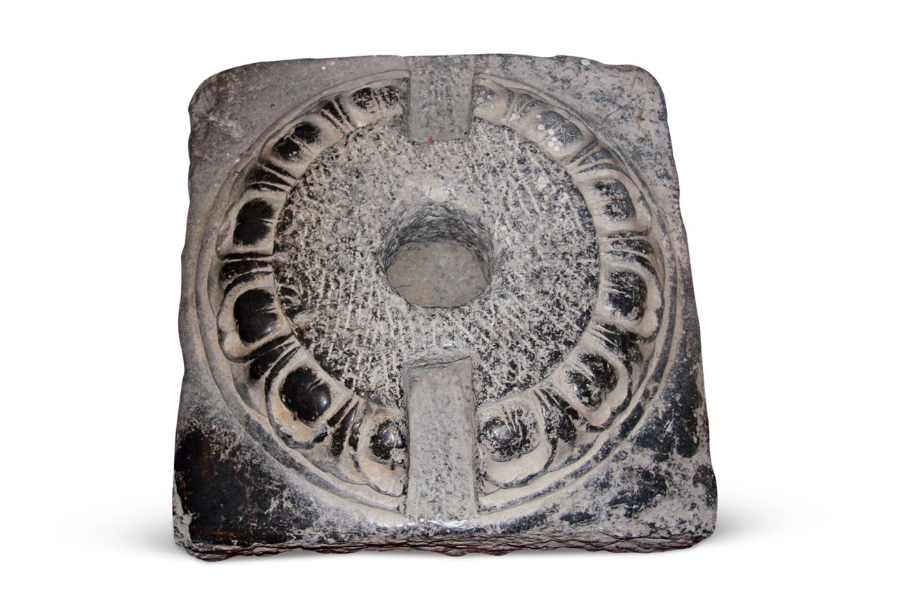 唐青石莲花纹柱础