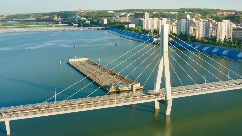  p>大柳塔镇位于陕西省 a target="_blank" href="/item/神木市