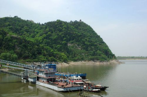  p data-id="gnvgl6i4o1">西塞山风景区是湖北省黄石市的旅游景区