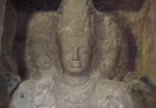 象岛石窟寺湿婆三面像