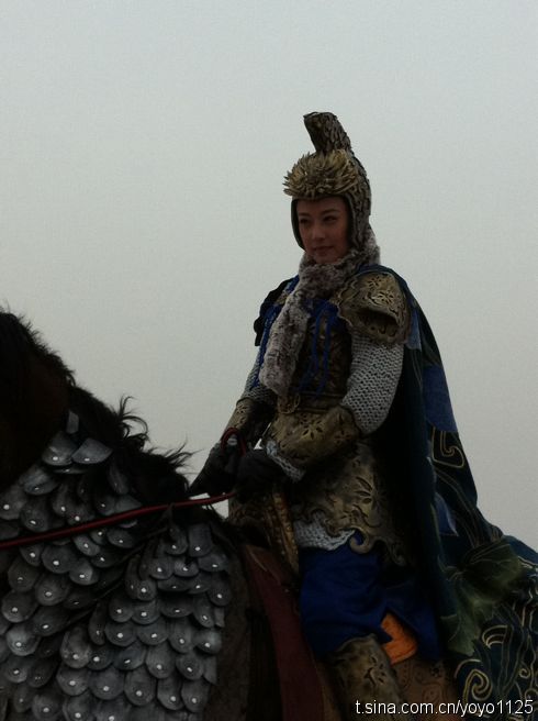 1966年12月6日出生于中国香港,满洲镶白旗人,中国香港影视女演员