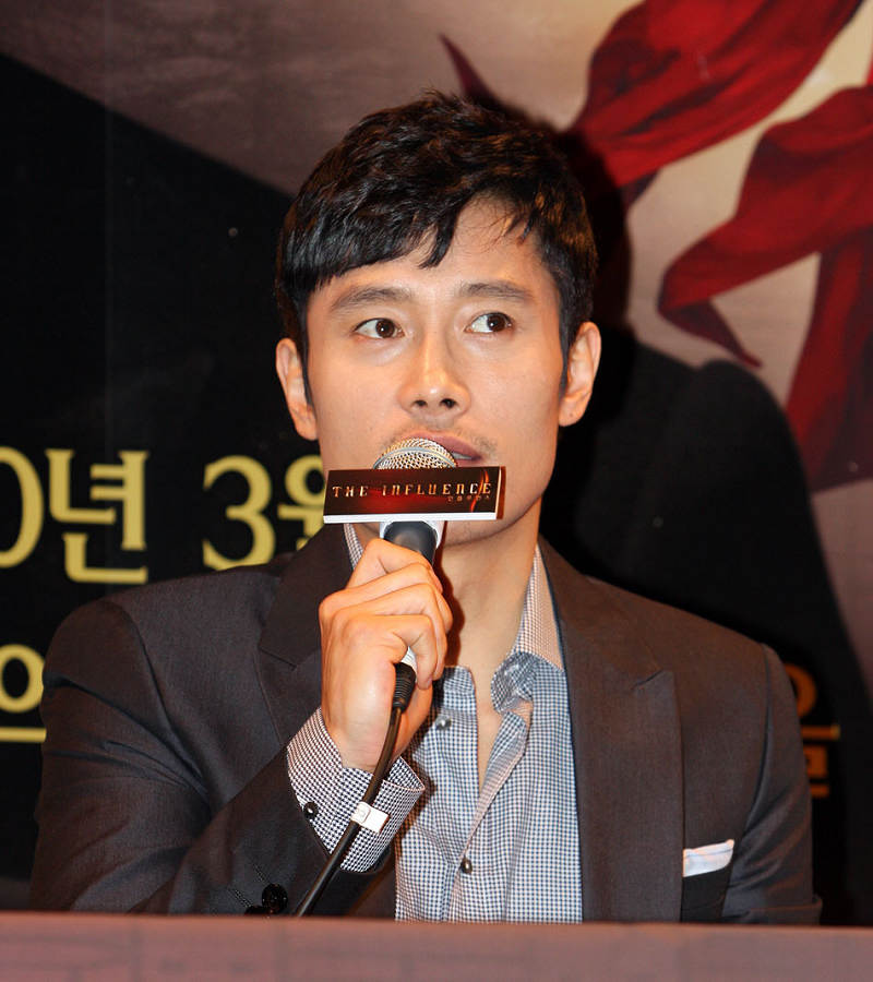  p>李秉宪(lee byung hun),1970年7月12日出生于韩国汉城,毕业于 a