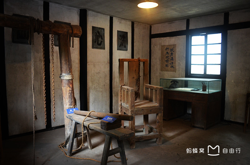  p data-id="gnsqrtwnkg">渣滓洞集中营,位于重庆市 a target="_blank