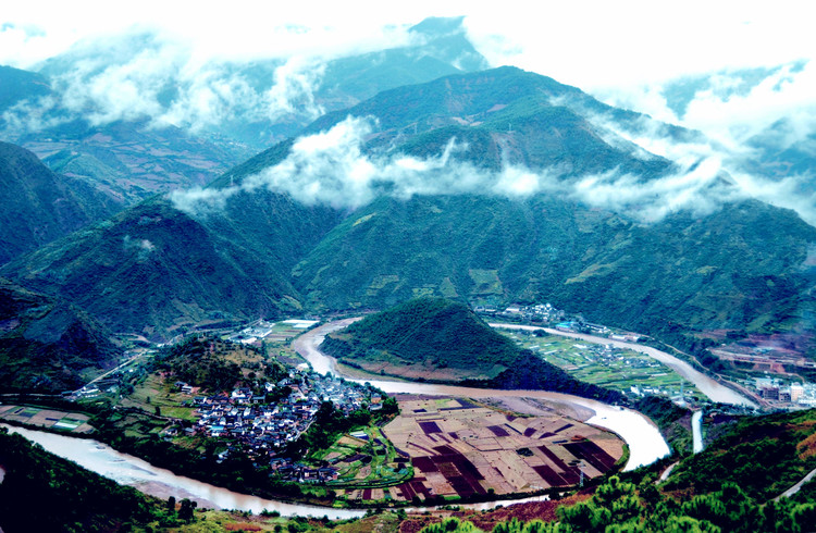 太极) /i>,位于云南省大理州 a target="_blank" href="/item/云龙县