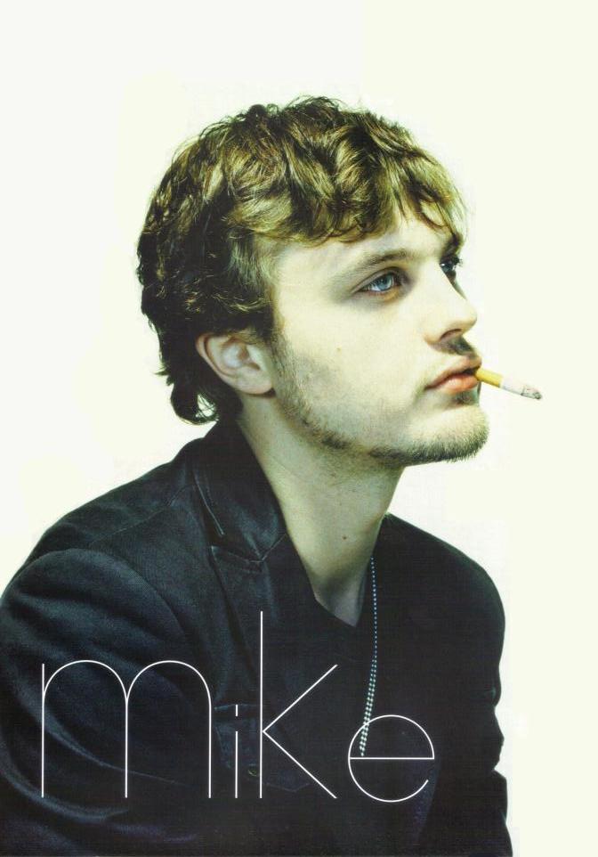  p>迈克尔·皮特 i>(michael pitt) /i>,1981年4月10日出生于美国