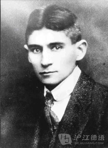 在马戏场顶层楼座上