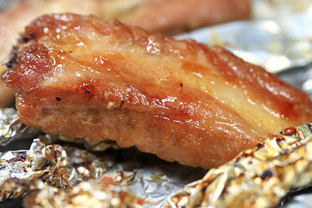  p>锡纸包排骨是一道美味的菜肴. /p>