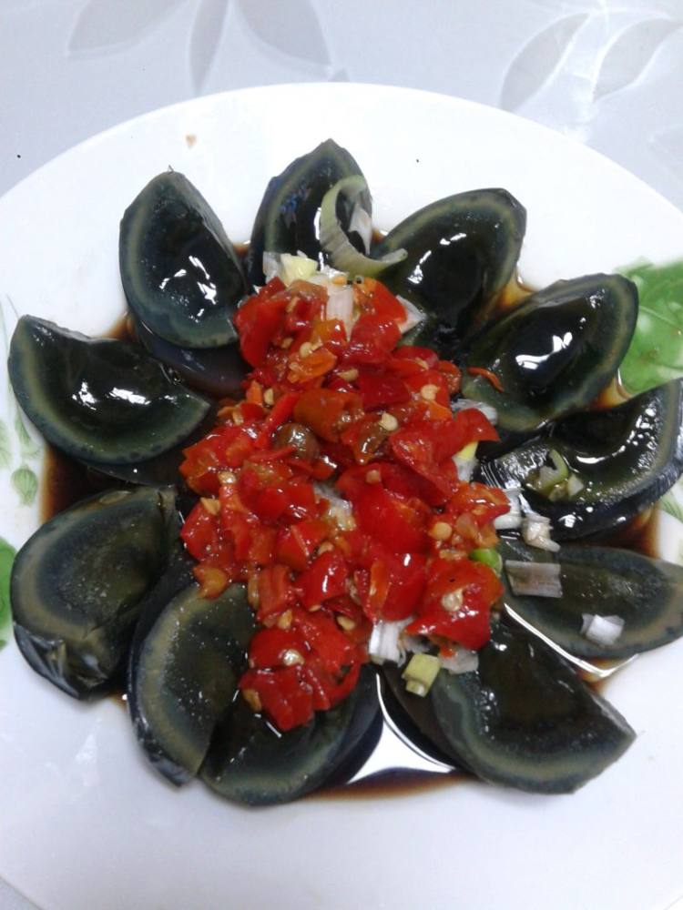 生抽蒜泥拌皮蛋