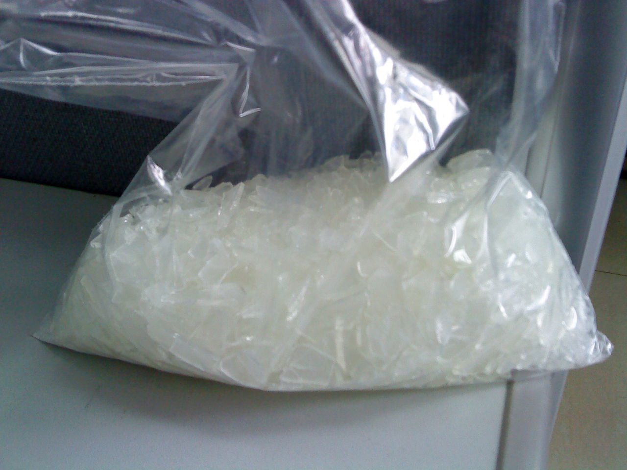  p>固态胺树脂是指由含有氨基或酰胺基的单体与醛类(主要是甲醛)经