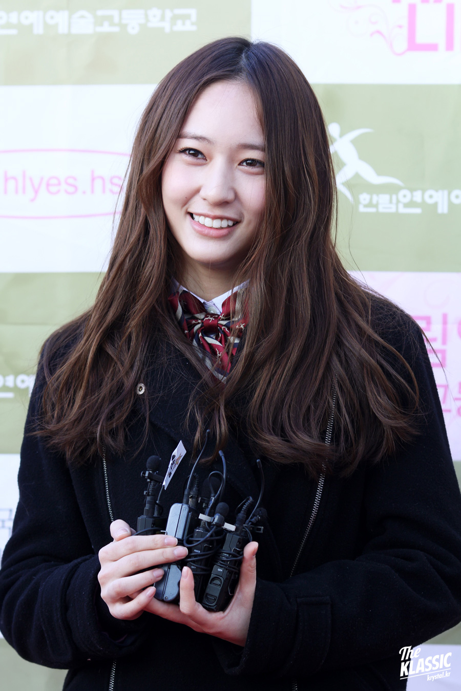  p>郑秀晶(krystal),1994年10月24日出生于美国加利福尼亚州旧金山